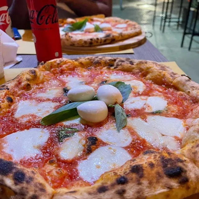 Pizzeria GIÙ GIÙ Napoletana contemporanea