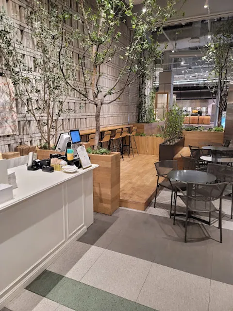 카페 레이어드 더현대서울점