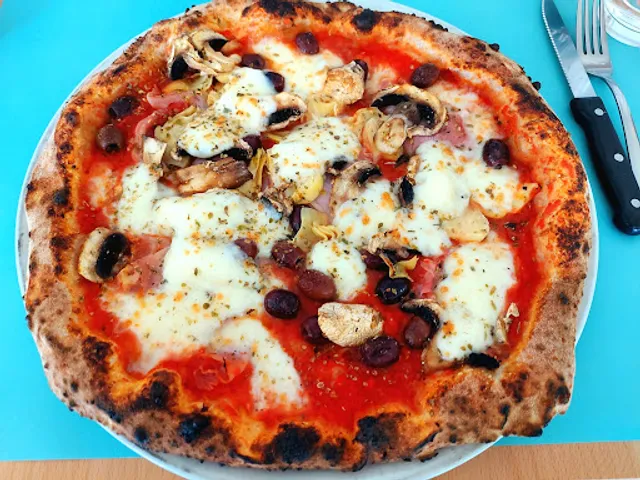 Pinky Bar & Restaurant