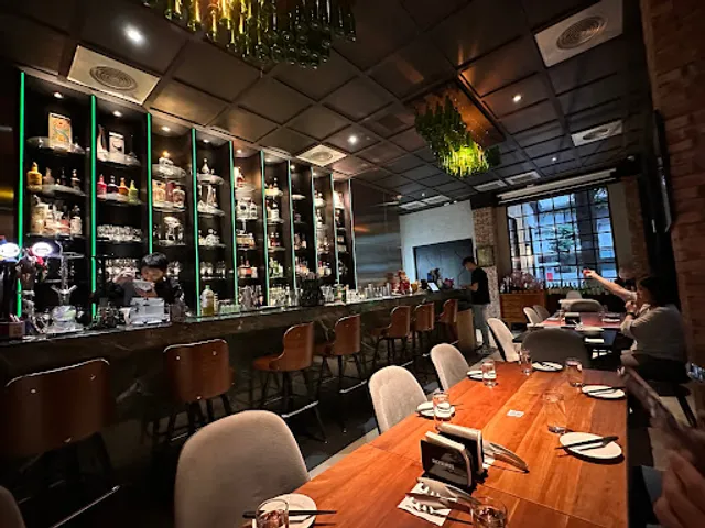 Ruelle Bar & Dining 巷子餐與酒