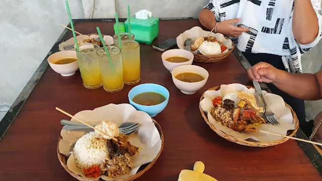 Wr. Babi Guling Men Bayu