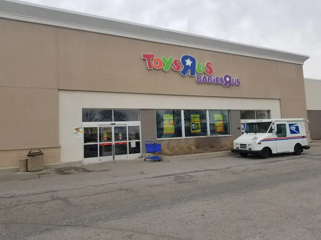 Woodfield Commons West Shopping Center