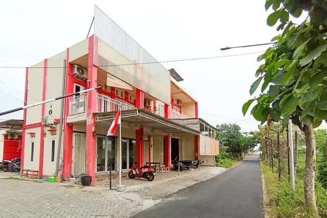 Ariska Room near Alun Alun Jombang RedPartner