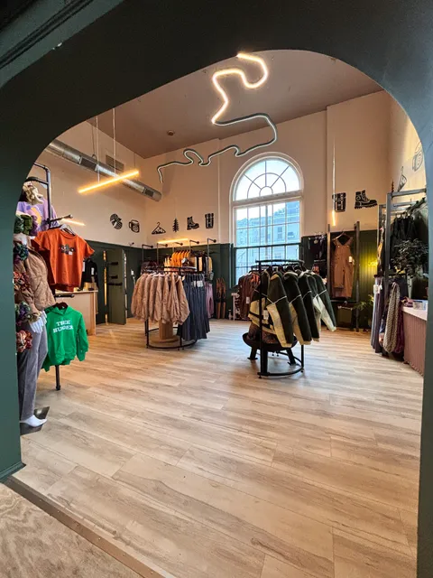 Summit Outfitters - Boutique