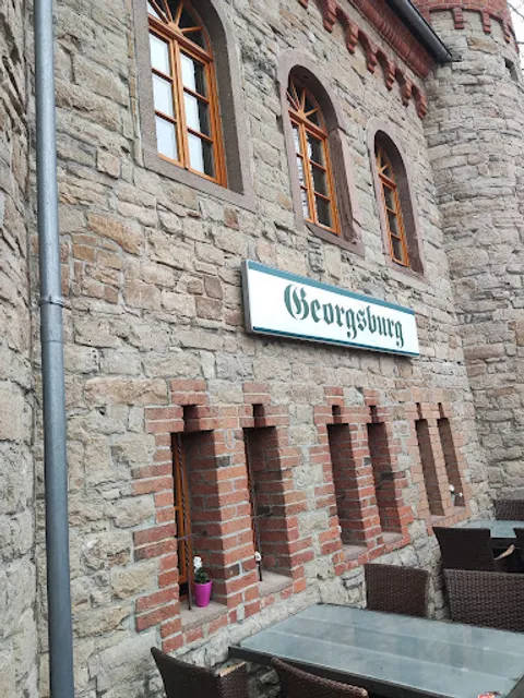 Zur "Georgsburg" an der Saale
