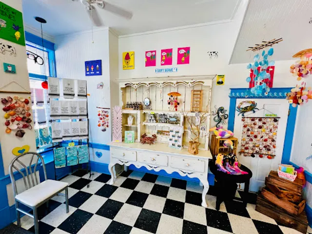 Frosties Downtown Manteo-OBX