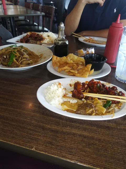 Hot Wok Asian Bistro
