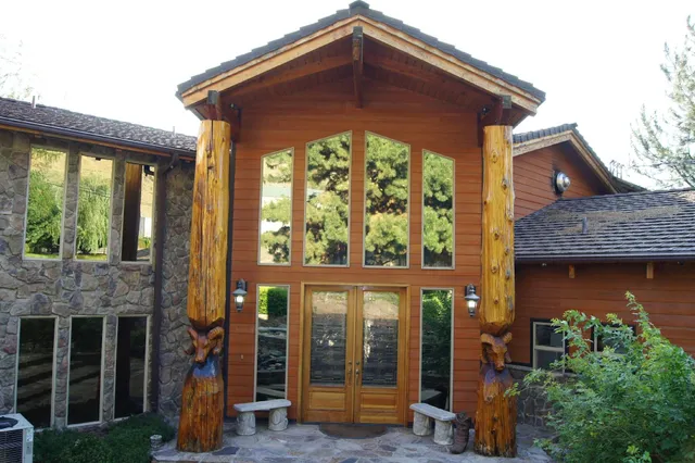 Victor and Dawna's Hells Canyon Resort