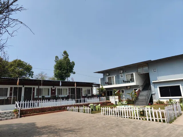 Royal Mini Resort (Swimming pool,Deluxe Cottages, Bungalow)