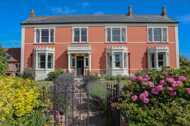 Model Farm Country House