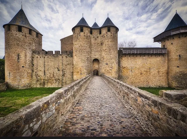 BETWEEN HOUSE AND CITY