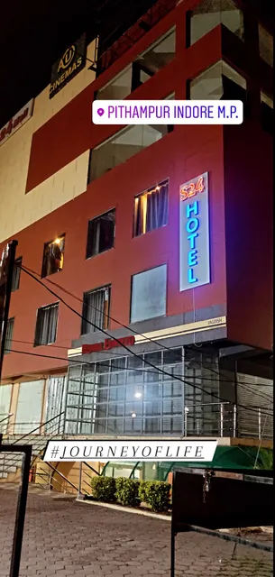 OYO 12361 S24 Hotel