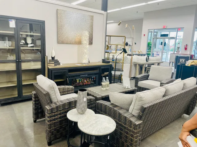 Wilders Grove Shopping Center