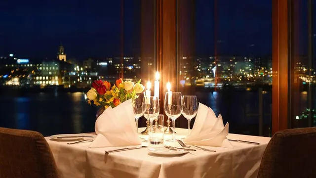 River Restaurant On The Pier