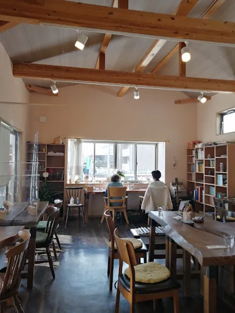 町のカフェ森の実