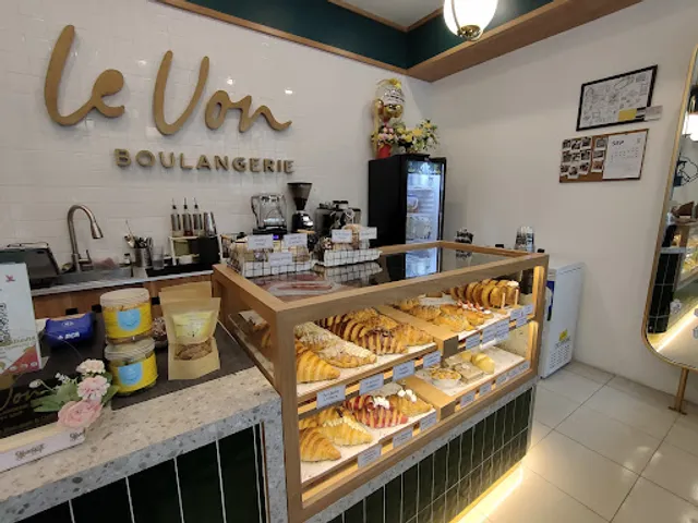 Le Von Boulangerie (Artisan Bakery, Baking Class, F&B Consultation, Supplier Croissant & Berbagai Macam Roti)