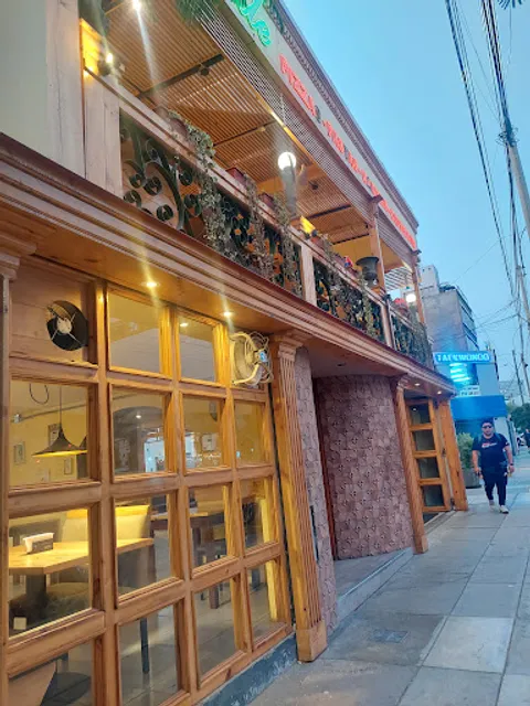 Pizzería Zarelle - Surco
