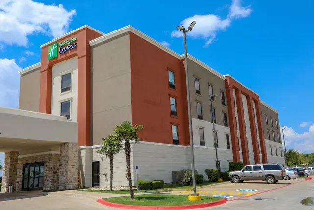 Holiday Inn Express Hillsboro I-35