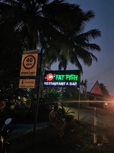 OYO 64852 M Palace Hotel