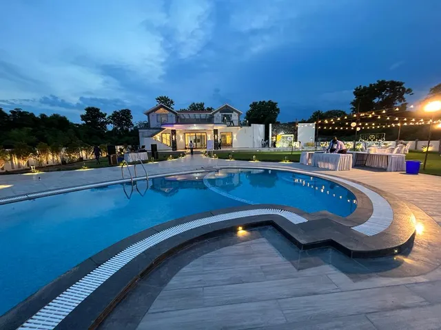 Destiny Bay Pool Breeze Resort