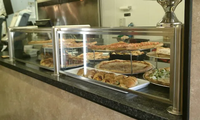 LUIGI&#x27;S PIZZERIA