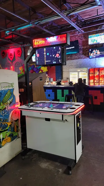 Paradise Arcade Shop