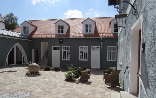 Hotel & Cafe DAH-INN