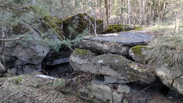 Wysadzony ciężki schron