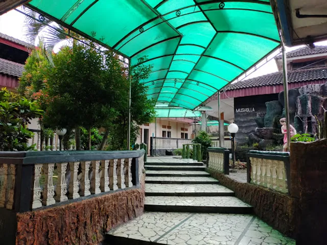 Rumah Makan Siang Malam