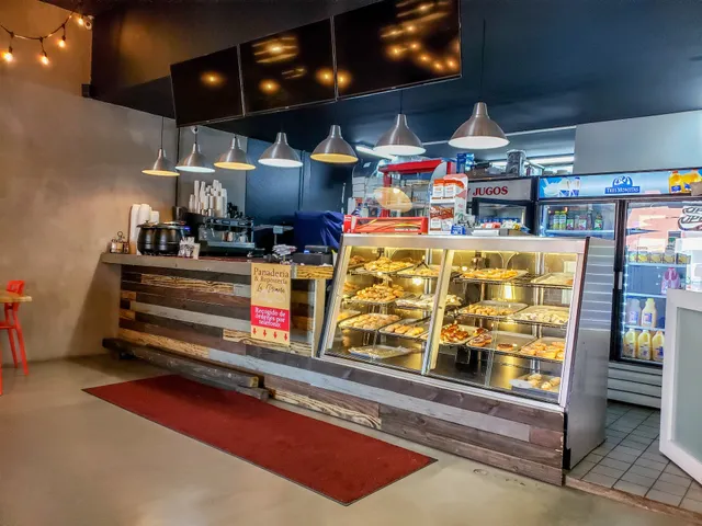 Panadería y Repostería La Primera