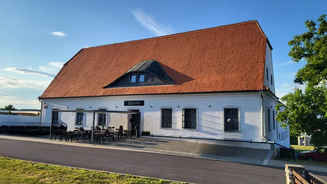 HOTEL 14 DVEŘÍ