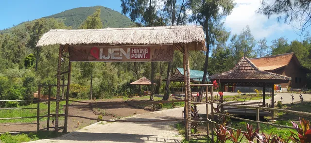 AVRILA HOMESTAY & CAFE