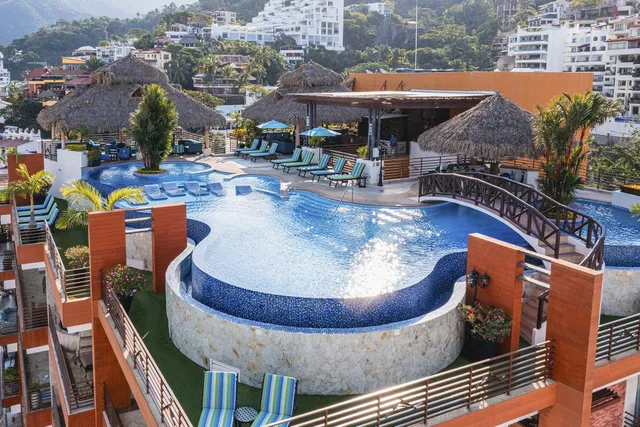 Pinnacle Resorts 220