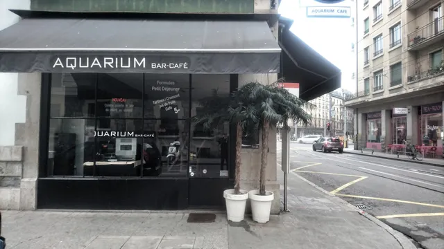 Aquarium Bar Café