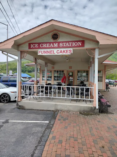 The Pink Ice Cream Station & more