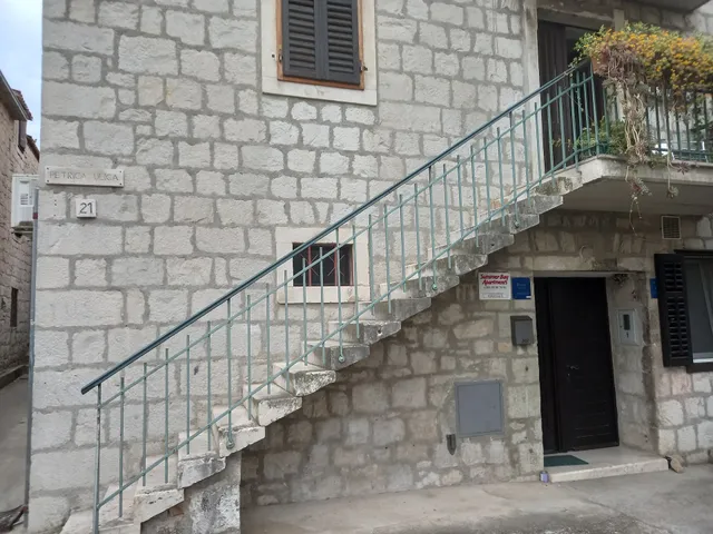 Summer Bay Apartments, Split