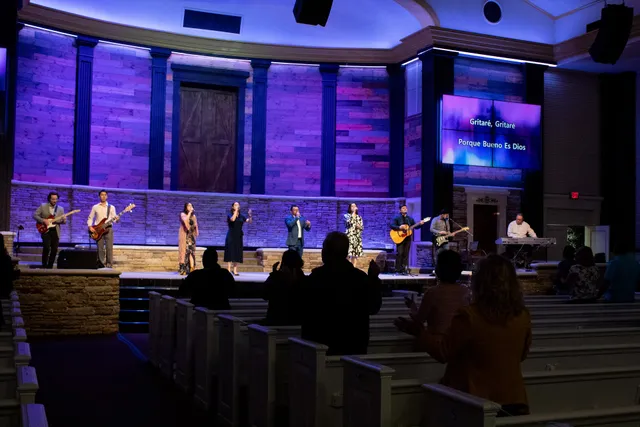 La Iglesia Del Pueblo