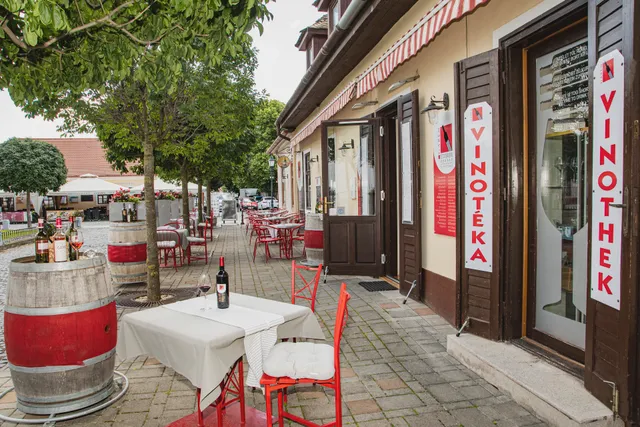 GABEN Restaurant, Borbár és Vinotéka