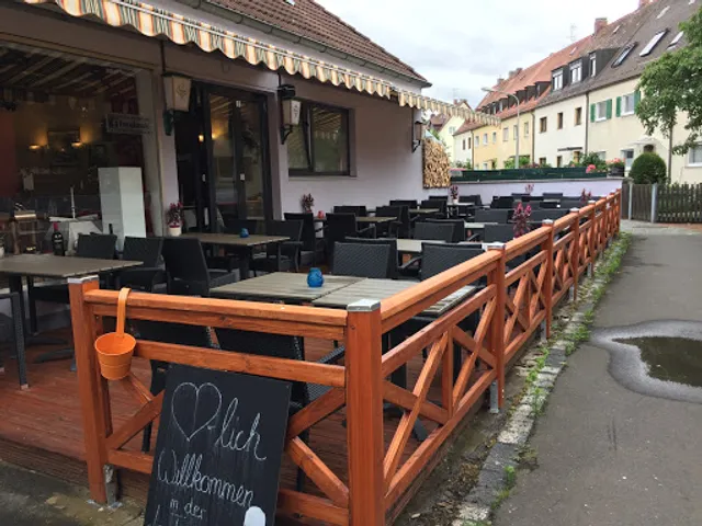 LA TRAT-TORIA HOLZOFENPIZZERIA TRADITION AUS DEM HOLZOFEN Nürnberg