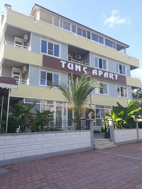 Tunç Apart