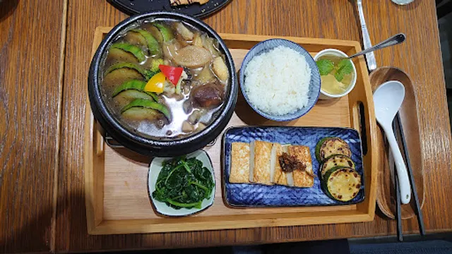 THE ARIGATOU 蔬食餐廳〔11／19～11／27休息，訂位請至臉書私訊預約〕｜台中北區素食｜猴頭菇排｜燉飯｜義大利麵｜烤餅