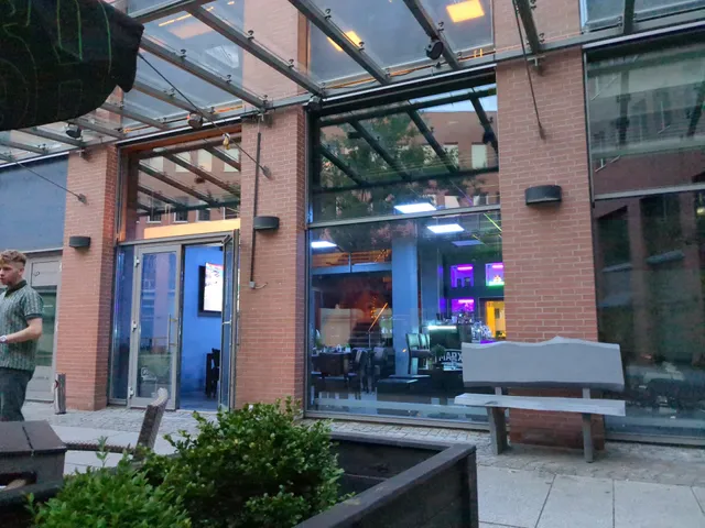 No.1 Cocktail & Sportsbar