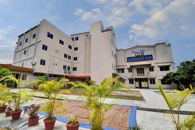 Super OYO Hotel Hill Top & Banquet