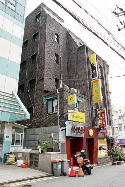 24 Guesthouse Sinchon