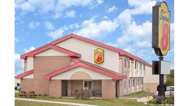 Super 8 by Wyndham Sheboygan WI