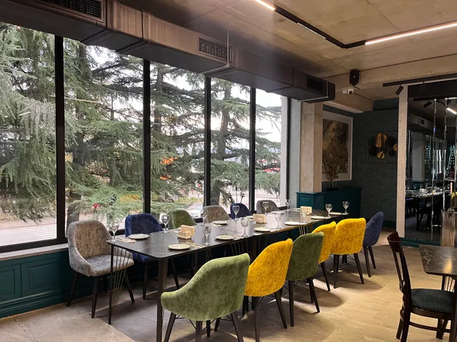 Intro-ინტრო