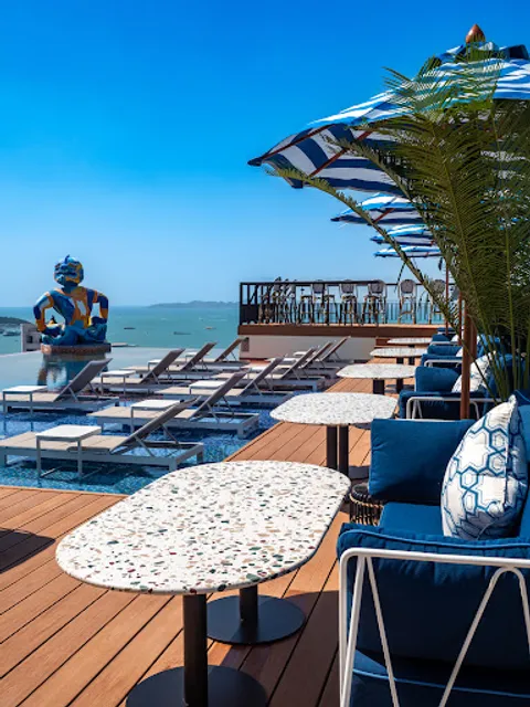 Skybar Summer Club - Pattaya Restaurant and Rooftop Bar