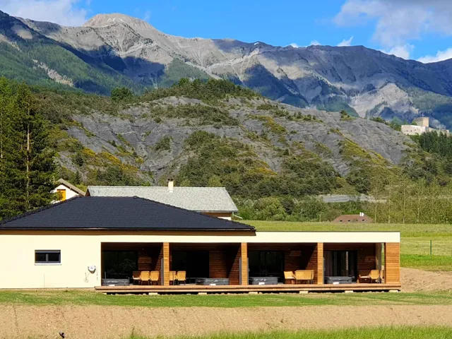 Charda Spa - Love Rooms & Chambres d'Hôtes avec jacuzzi, massage, près du Lac de Serre-Ponçon, Alpes-de-Haute-Provence