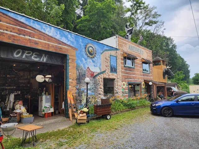 Kelly's Real Deals Antiques