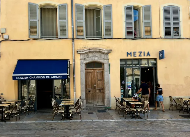 MEZIA - Glacier « champion du monde »